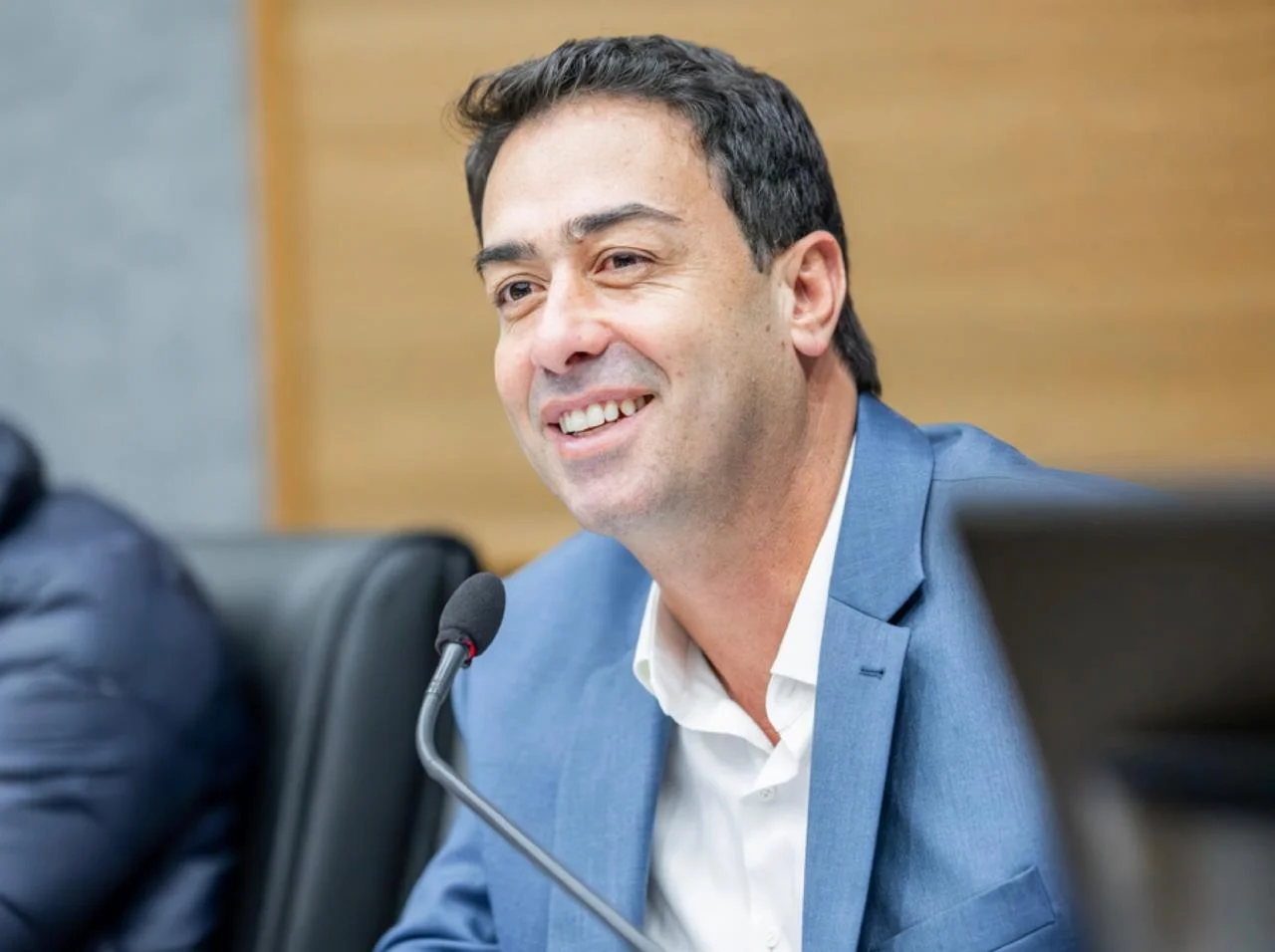 Saulo pede informações sobre possível municipalização das escolas estaduais