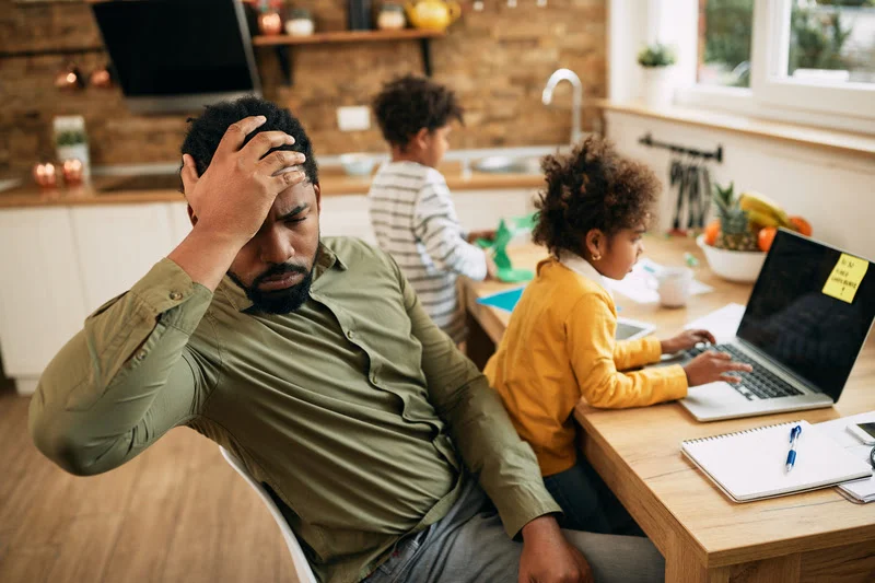Férias para os filhos, estresse para os pais: como enfrentar os desafios da rotina durante o recesso escolar Especialistas orientam como equilibrar trabalho, rotina, descanso e convivência nesse período