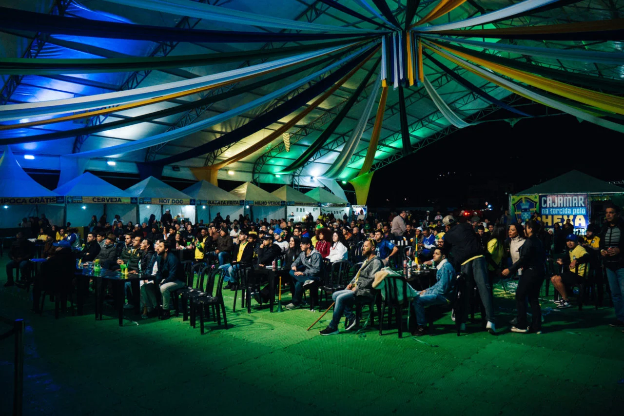 Prefeitura de Cajamar encerra fase de grupos com mais uma grande festa da torcida no Boiódromo Brasil vence a Escócia por 3 a 0, garante a liderança do grupo e reúne milhares de torcedores em mais uma edição de sucesso do “Cajamar na Torcida pelo Hexa”