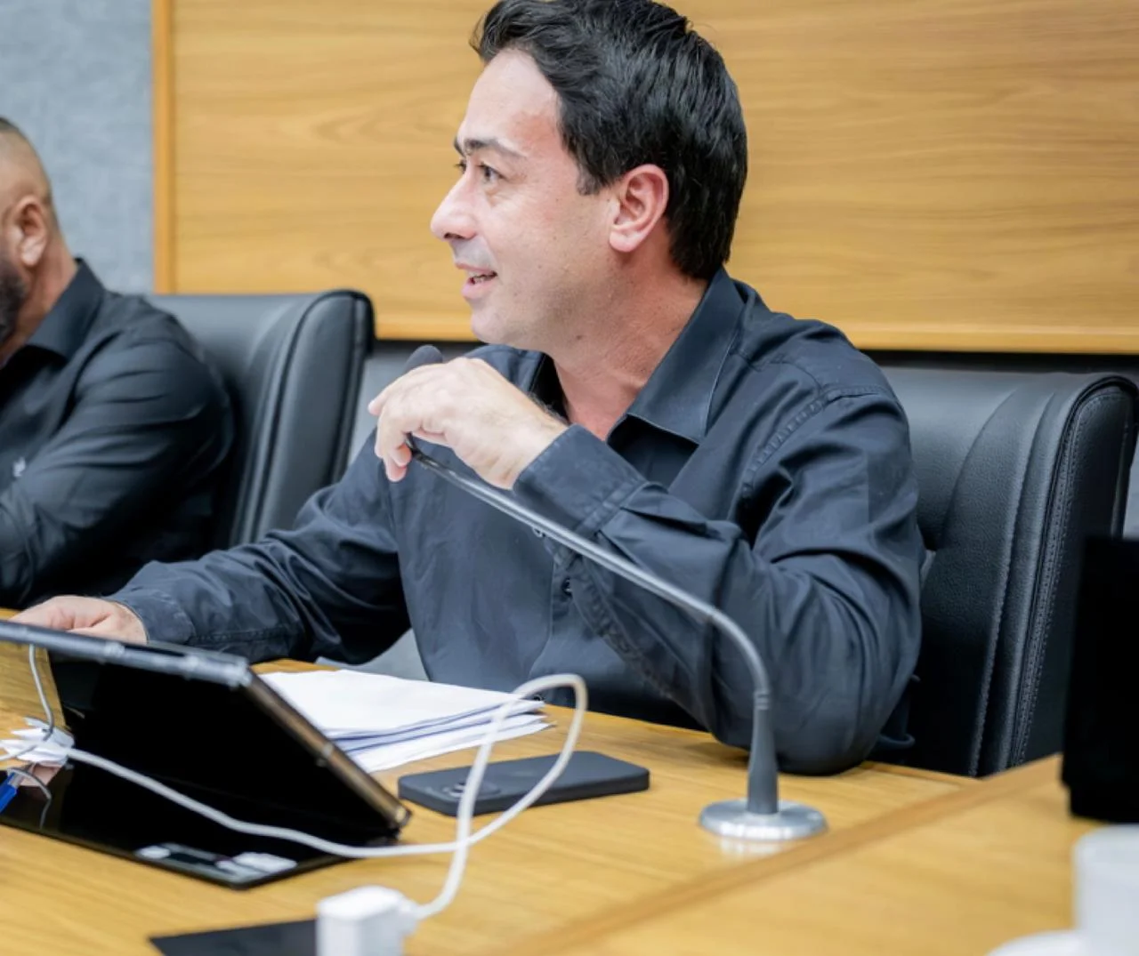 Vereador Saulo solicita informações sobre empréstimo de equipamentos de mobilidade e apoio hospitalar em Cajamar