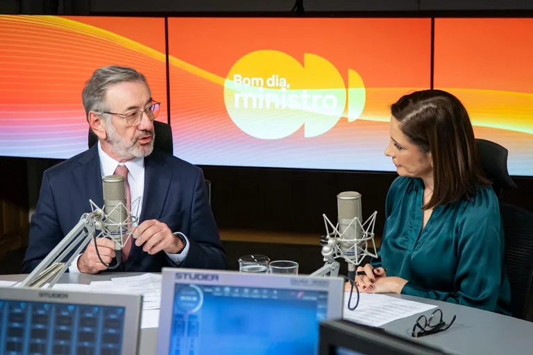 “O Governo tem fortalecido a indústria automotiva no Brasil”, destaca Márcio Elias Rosa   Em entrevista ao Bom Dia, Ministro, titular do MDIC ressaltou a manutenção da política para veículos eletrificados e o crescimento recorde da produção nacional