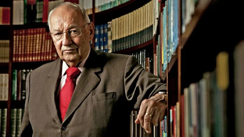 A soberania nacional e o terrorismo - Ives Gandra